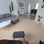 Casa de Férias Bright Townhouse With Garden & Terrace Esbjerg