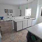 Casa de Férias Bright Townhouse With Garden & Terrace *