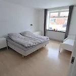 Casa de Férias Bright Townhouse With Garden & Terrace *
