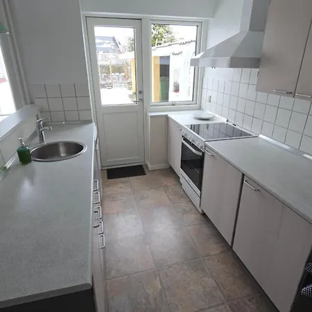 Ferienhaus Bright Townhouse With Garden & Terrace