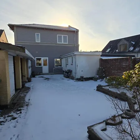 Bright Townhouse With Garden & Terrace Tatil Evi Esbjerg