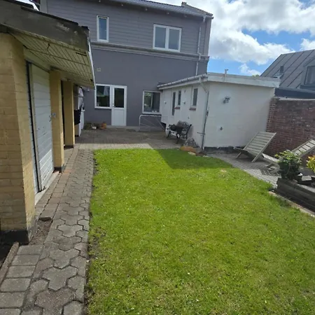 Casa de Férias Bright Townhouse With Garden & Terrace Esbjerg