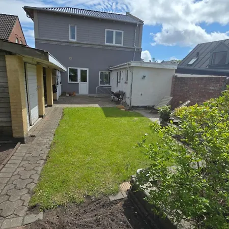 Bright Townhouse With Garden & Terrace *