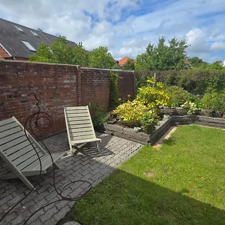 Bright Townhouse With Garden & Terrace Casa de Férias *