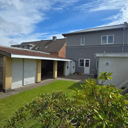 Bright Townhouse With Garden & Terrace Casa de Férias *