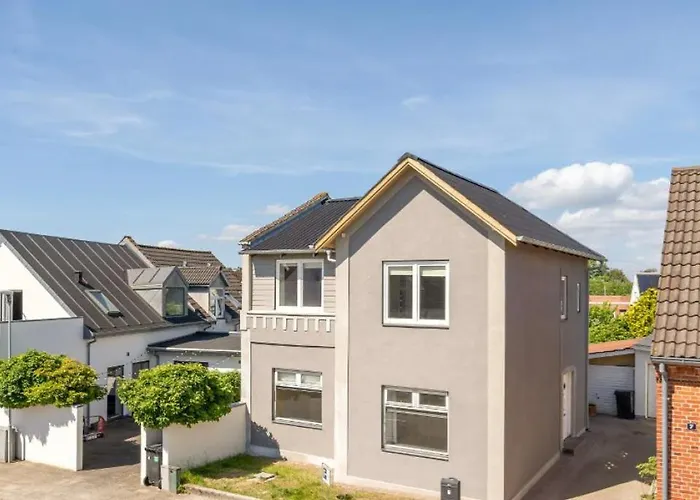 Bright Townhouse With Garden & Terrace Ferienhaus Esbjerg