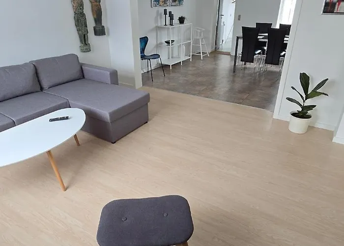 Ferienhaus Bright Townhouse With Garden & Terrace Esbjerg