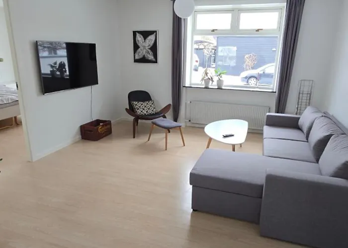 Bright Townhouse With Garden & Terrace Ferienhaus *