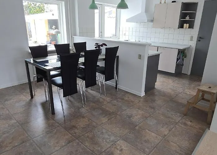 Bright Townhouse With Garden & Terrace Esbjerg