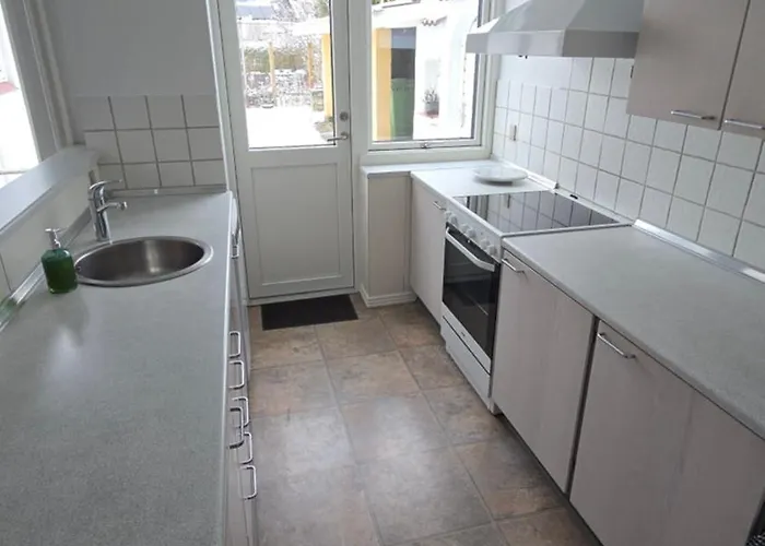 Ferienhaus Bright Townhouse With Garden & Terrace