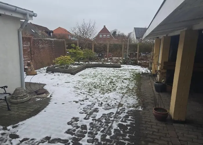 Bright Townhouse With Garden & Terrace