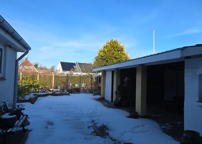 Bright Townhouse With Garden & Terrace Ferienhaus