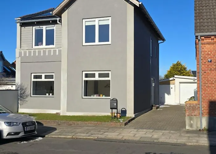 Bright Townhouse With Garden & Terrace Ferienhaus *