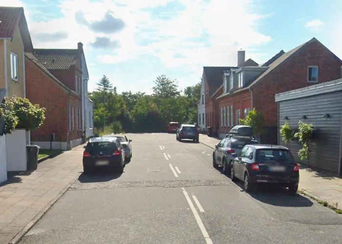 Bright Townhouse With Garden & Terrace *